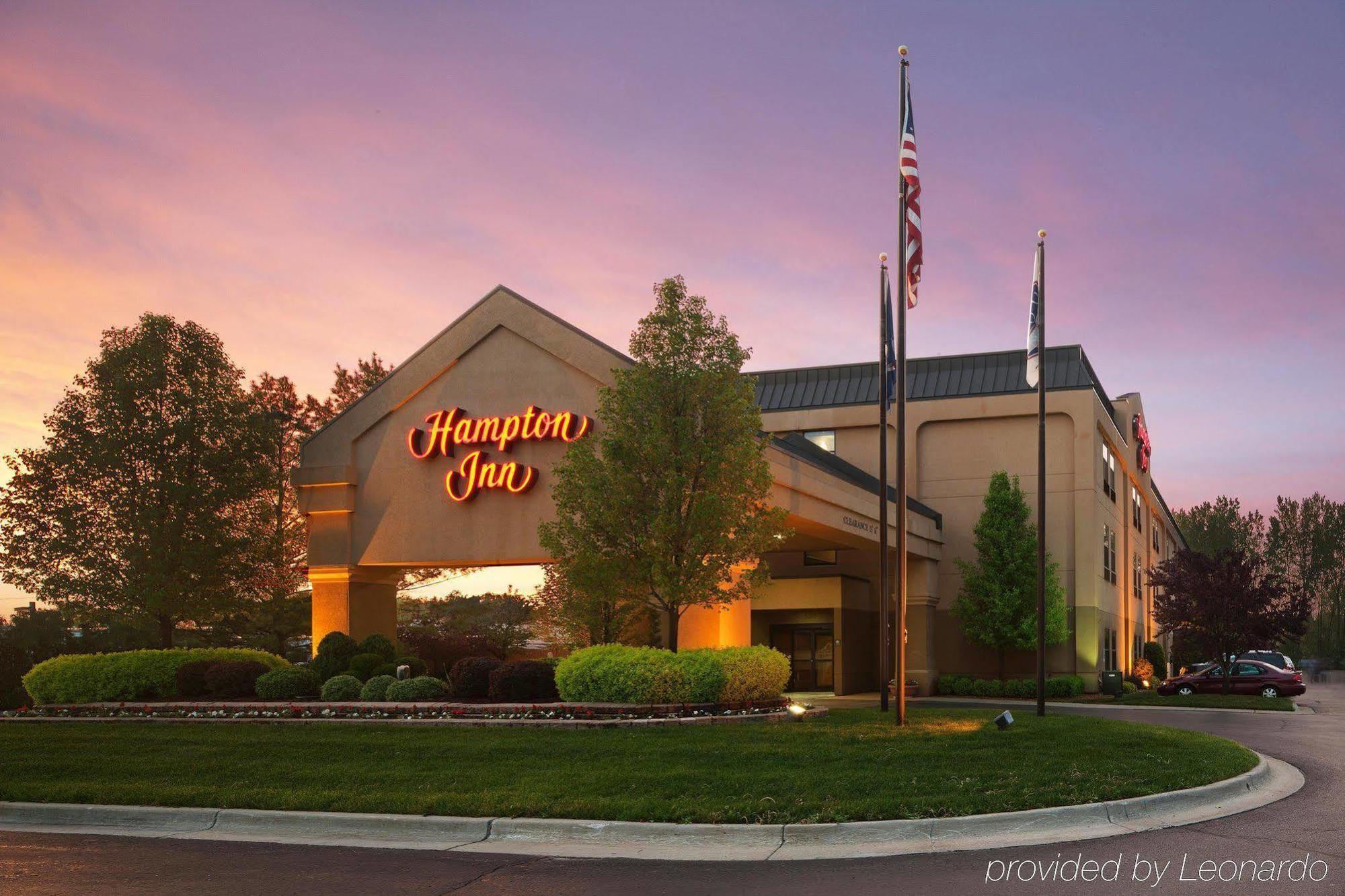 Hampton Motel 3*