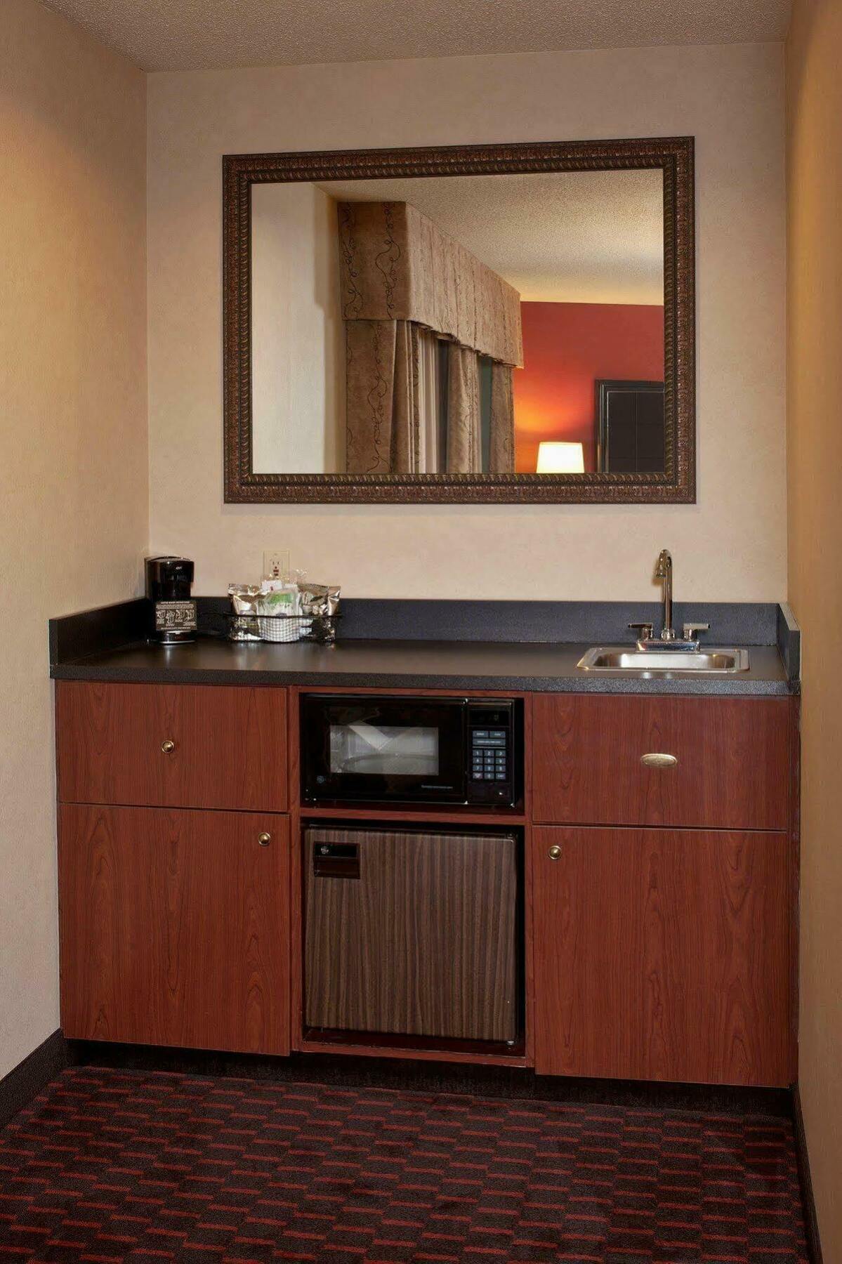 Hampton Motel